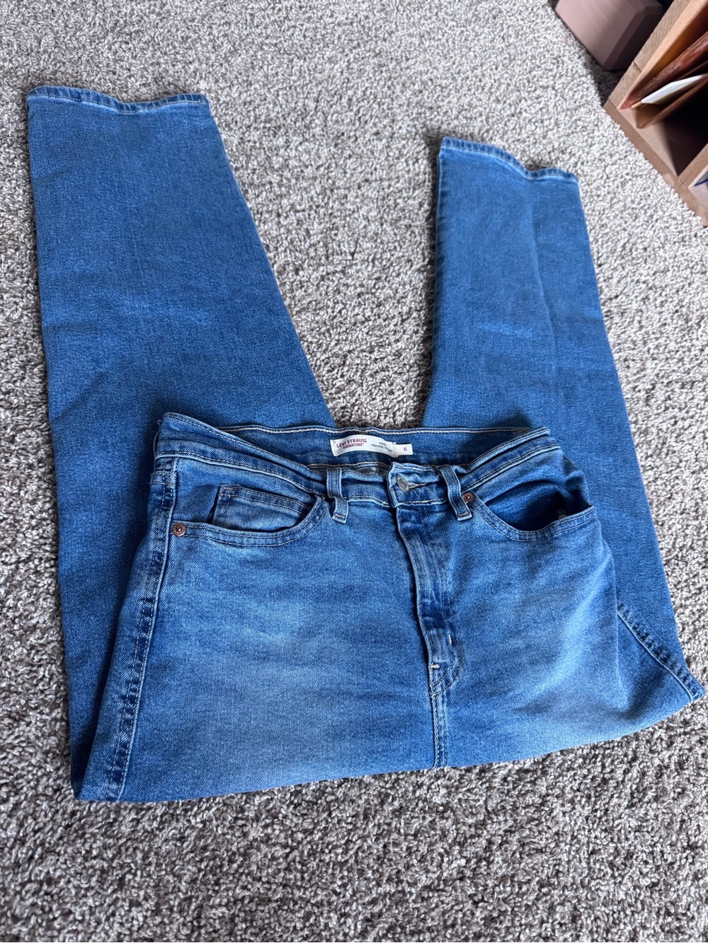 High-Rise Levi’s straight leg